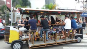 passeio oktobarbike na oktoberfest em blumenau