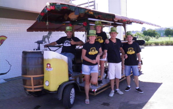 equipe oktobarbike no saint patrick's day em criciúma