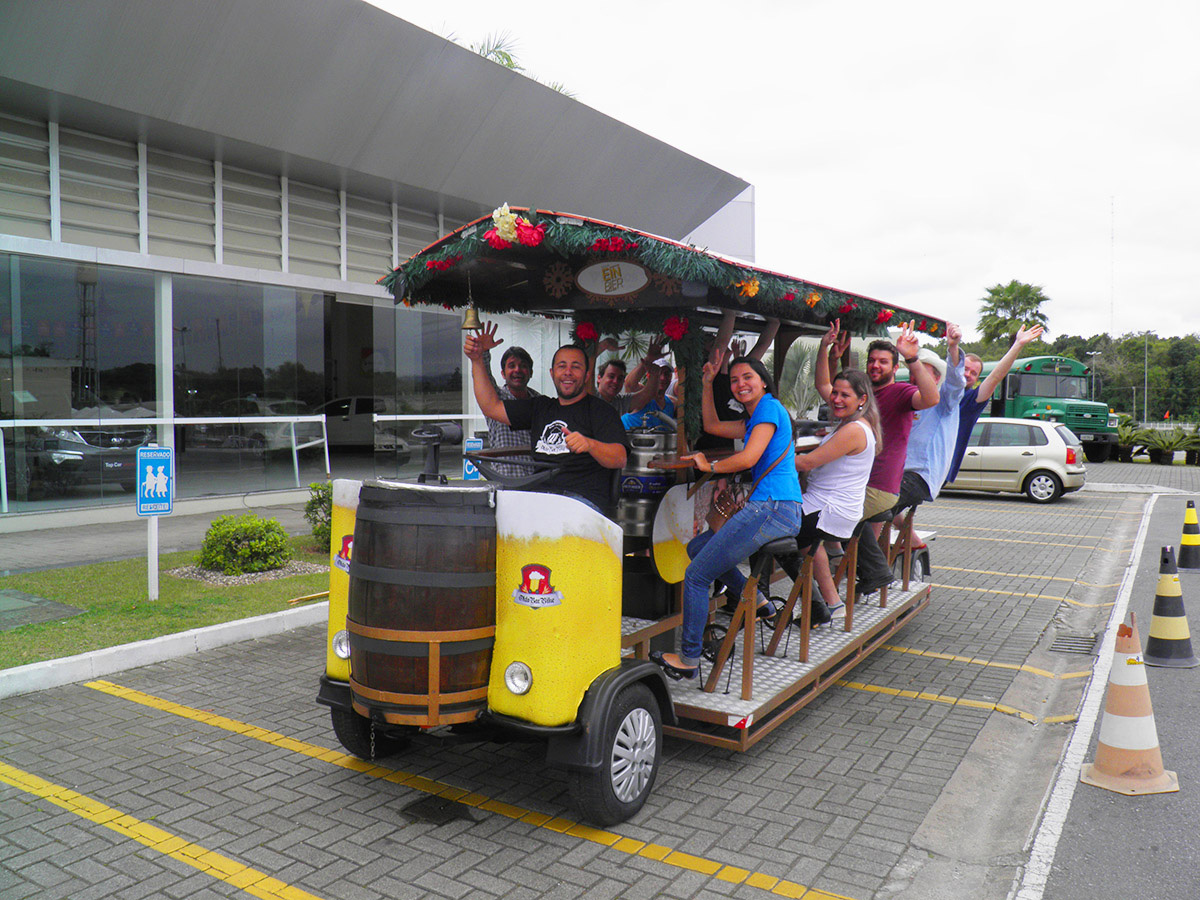 passeio do beer bike no vale auto shopping em blumenau